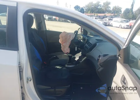 2015 Chevrolet Sonic Ls Auto z USA, uszkodzony, nr VIN 1G1JA5SG0F4118892